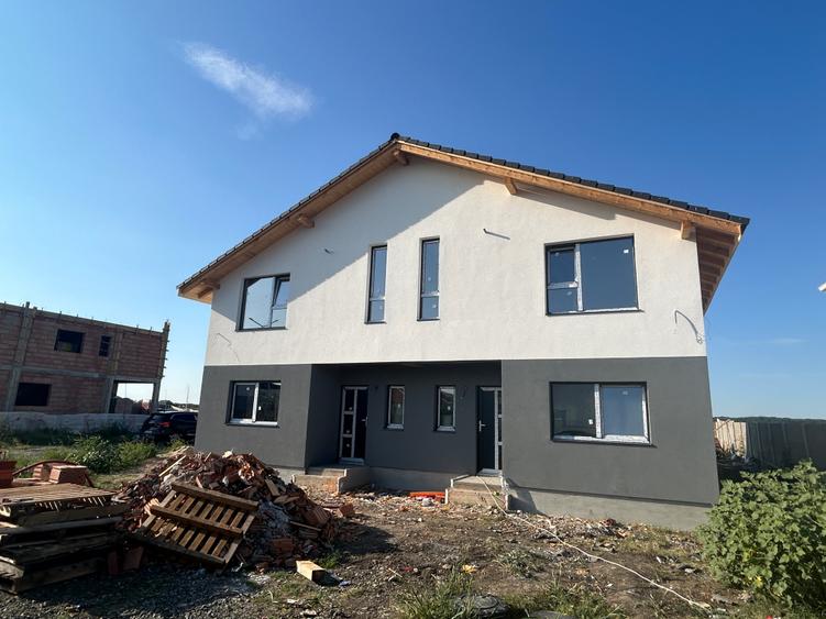 Duplex cu 4 camere cu Teren 252 Mp în Moșnița Veche