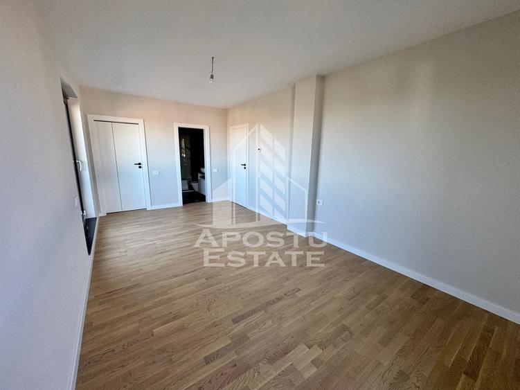 Apartament cu 3 camere decomandat în Torontalului