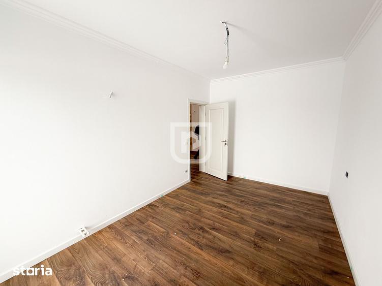 Casă cu 8 camere cu Teren 2650 Mp în Ițcani