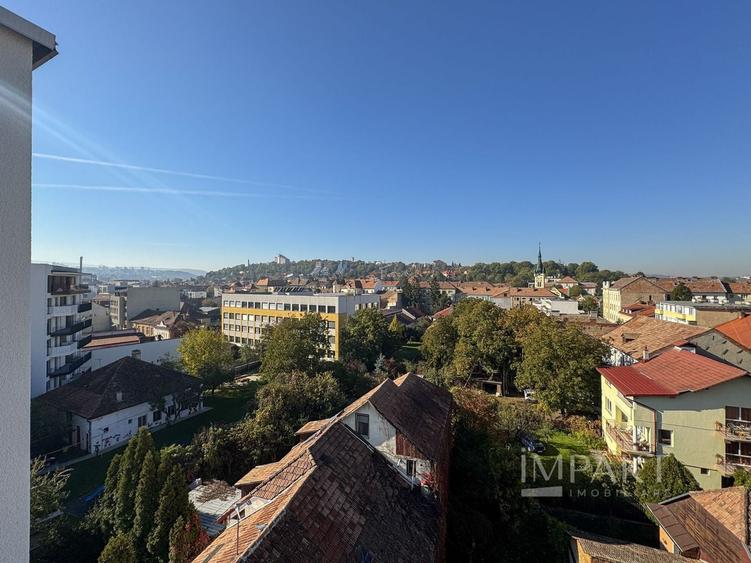 Birou, de 1,600 mp, în Central