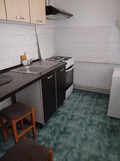 Garsonieră decomandată în Girocului