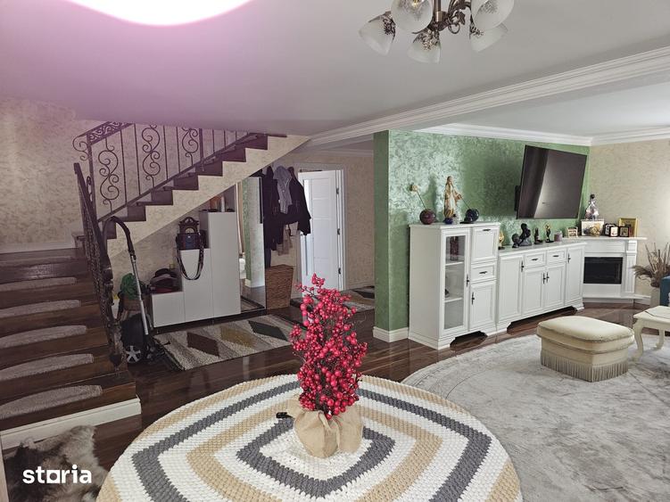 Casă cu 4 camere cu Teren 2000 Mp în Curtești