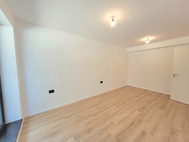 Apartament cu 2 camere nedecomandat în Tractorul
