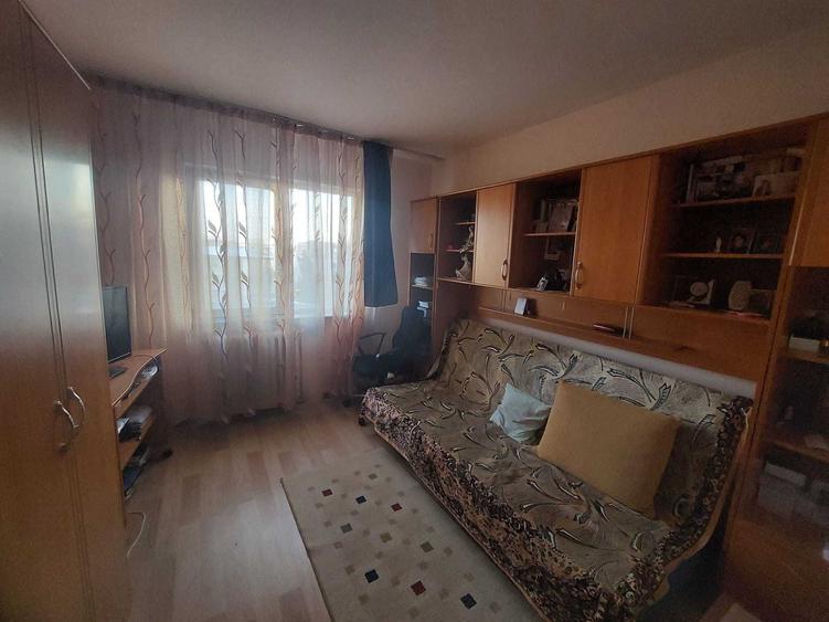 Apartament cu 3 camere decomandat în Alecu Russo