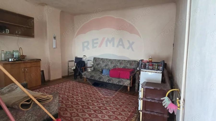 Casă cu 3 camere cu Teren 847 Mp în Central