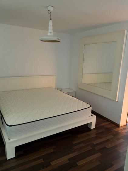 Casă cu 4 camere în 1 Decembrie