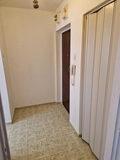 Apartament cu 2 camere semidecomandat în Basarabia