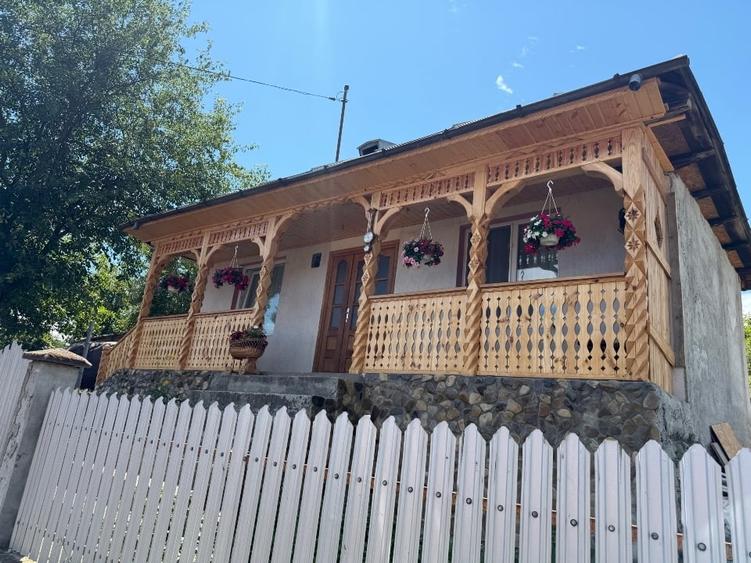 Casă individuală cu 2 camere cu Teren 1400 Mp în Răcoasa