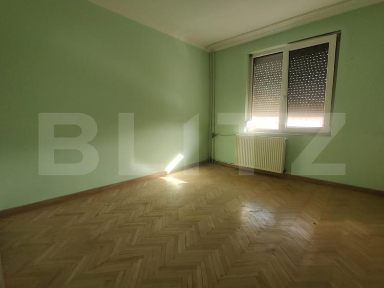 Apartament cu 3 camere semidecomandat în Rogerius