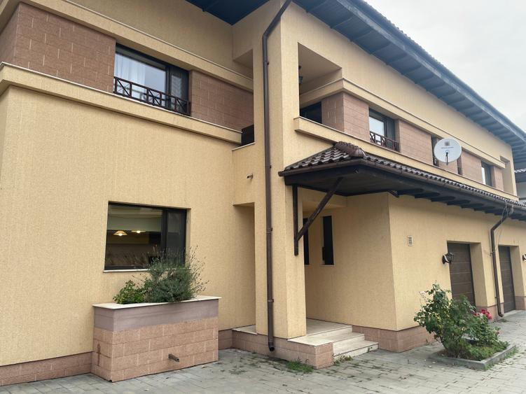 Duplex cu 8 camere cu Canalizare în Iancu Nicolae