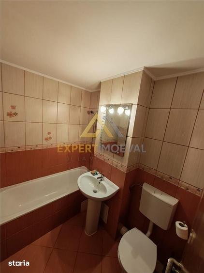 Apartament 3 camere decomandat 70 mp utili si garaj mare sub bloc - 1