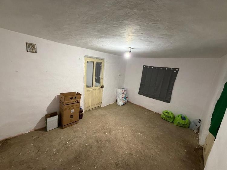 Casă cu 4 camere în Scorțaru Vechi