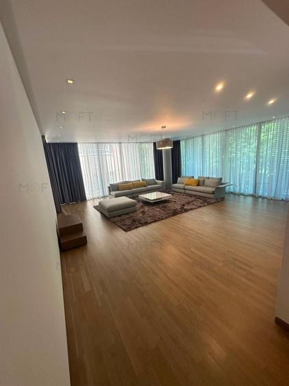 Apartament cu 5 camere decomandat, mobilat în Primăverii