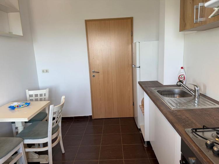 Apartament cu 3 camere decomandat, mobilat în Barbu Văcărescu