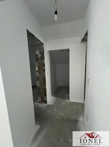 Casă individuală cu 5 camere cu Garaj în Est