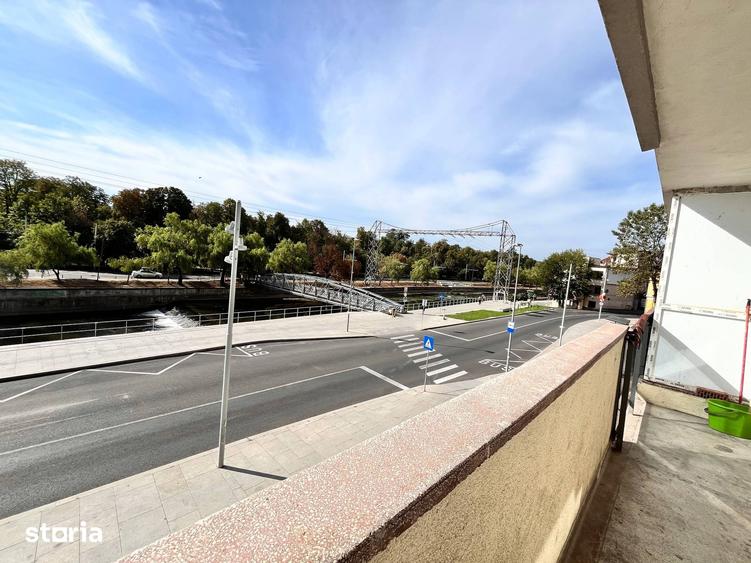 Apartament cu 3 camere decomandat în Gruia