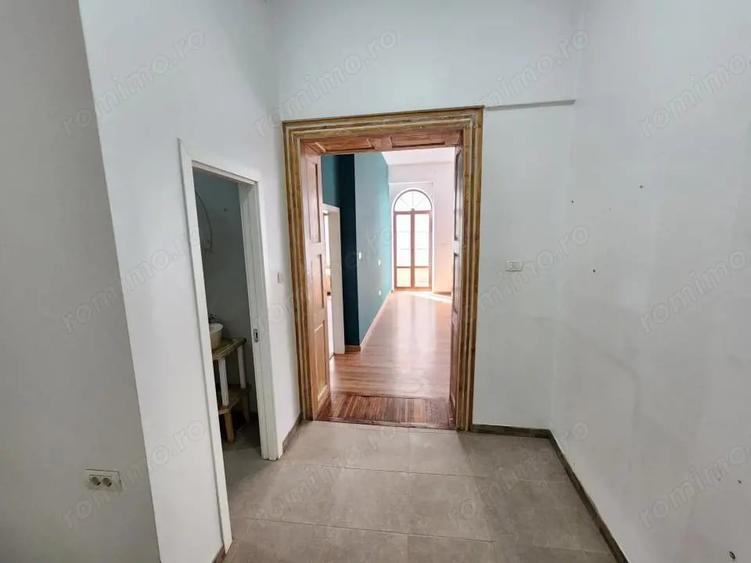 Apartament cu 2 camere semidecomandat în P-ța Unirii