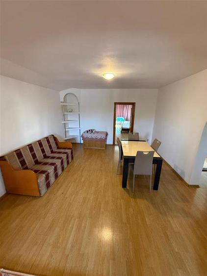 Apartament cu 3 camere decomandat, mobilat în Târgu Cucu