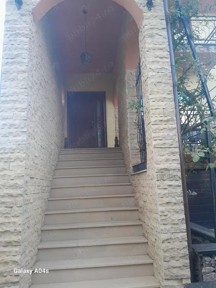 Casă cu 5 camere cu Teren 209 Mp în Central