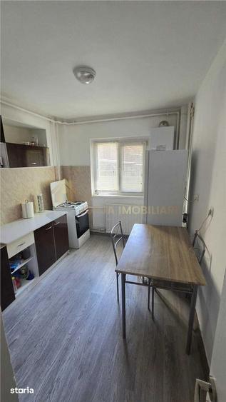 Apartament cu 3 camere decomandat, mobilat în Între Lacuri — fotografia 2