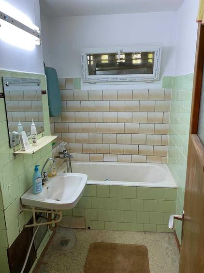 Apartament cu 3 camere semidecomandat în Militari