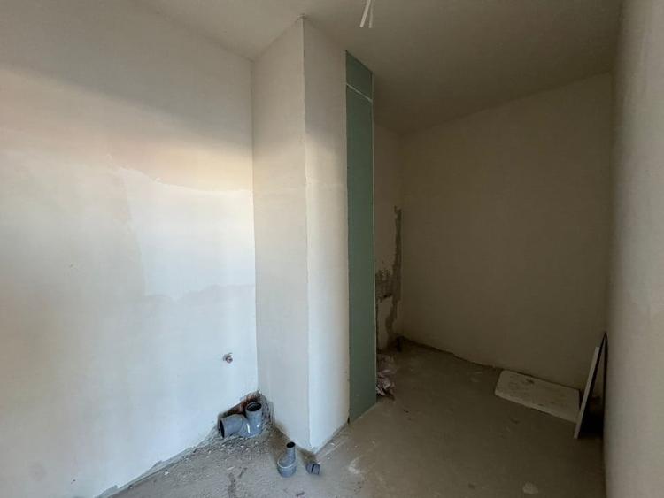 Apartament cu 6 camere decomandat în Dâmbul Rotund