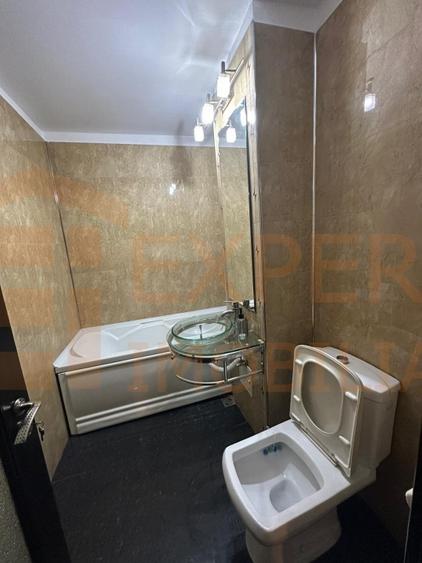 Apartament cu 3 camere decomandat, mobilat în Dacia