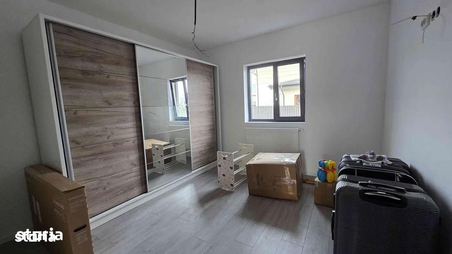 Casă cu 5 camere cu Teren 240 Mp în Holboca