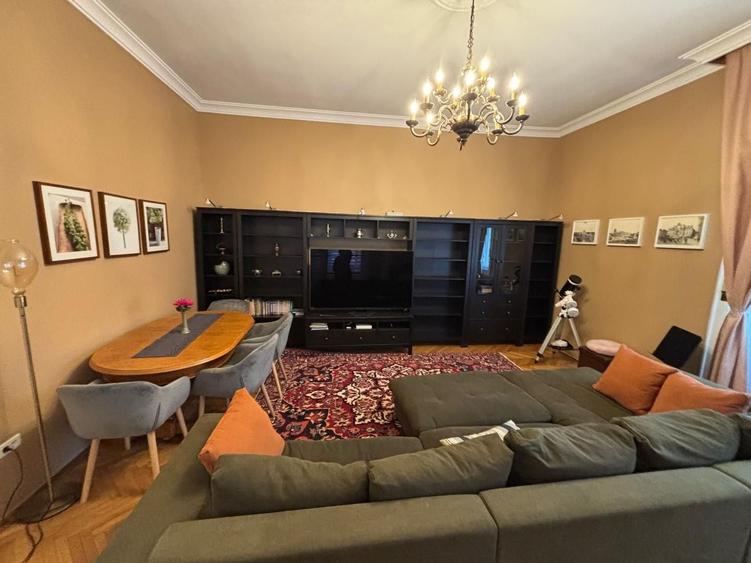 Apartament cu 3 camere semidecomandat, mobilat în Ultracentral