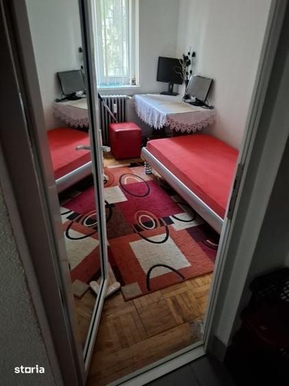 Apartament cu 3 camere semidecomandat în Central