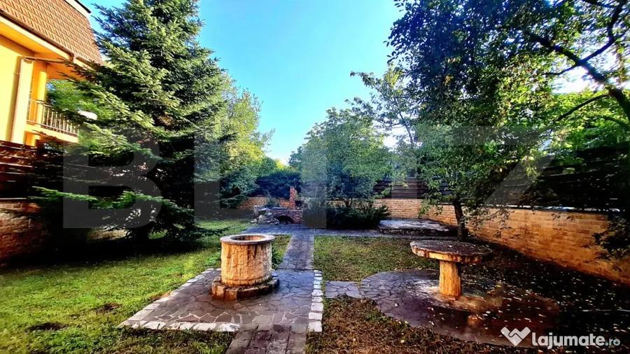 Casă cu 7 camere cu Teren 500 Mp în Bună Ziua