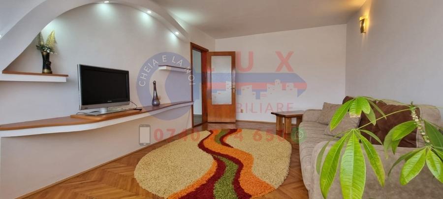 Apartament cu 3 camere decomandat în Piața Nouă