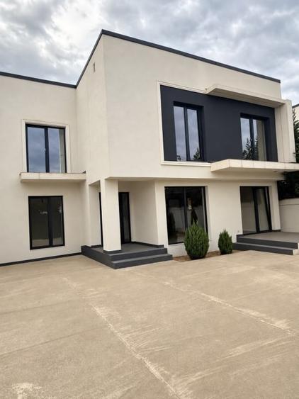 Casă individuală cu 5 camere cu Canalizare în Exterior Est