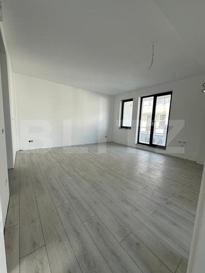 Apartament cu 3 camere decomandat în Est