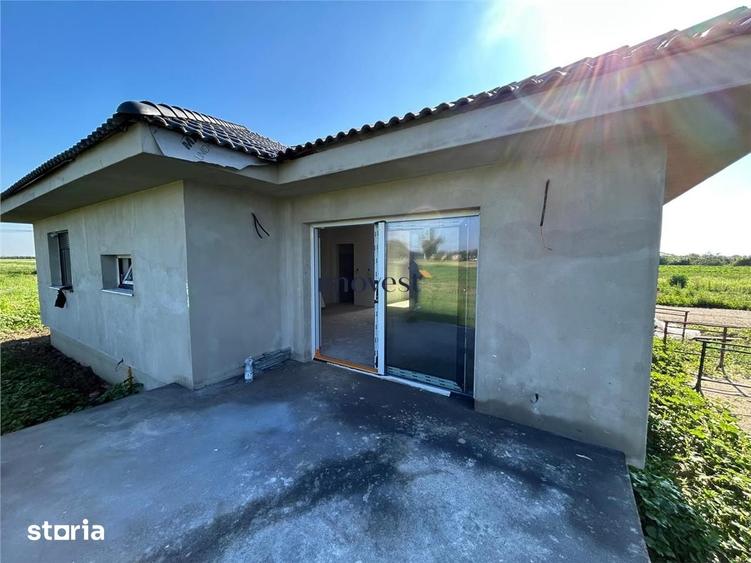 Casă cu 4 camere cu Teren 350 Mp în Odoreu