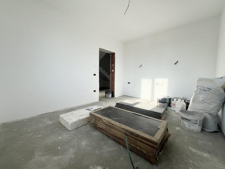 Duplex cu 4 camere cu Canalizare în Giarmata