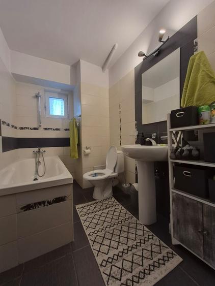 Apartament cu 4 camere decomandat în Nicolina