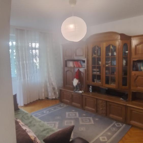 Apartament cu 3 camere decomandat în Tineretului