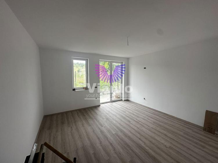 Duplex cu 5 camere cu Canalizare în Exterior Vest
