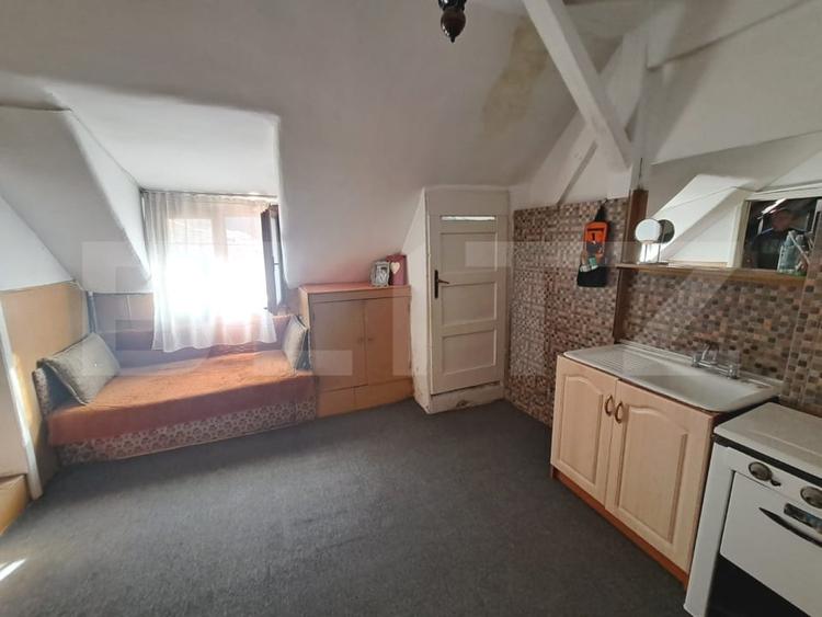Apartament cu 6 camere semidecomandat, mobilat în Centrul Istoric
