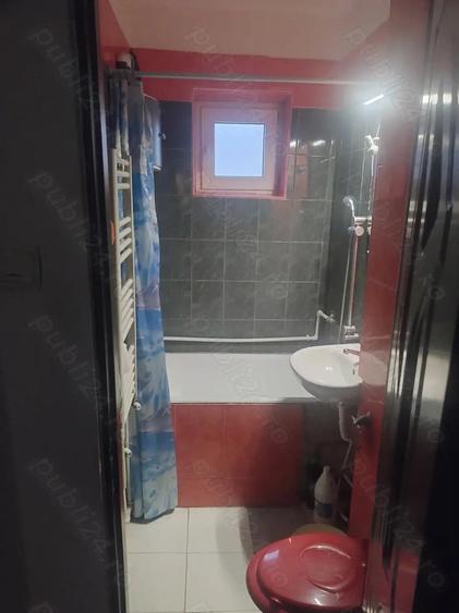 Apartament cu 2 camere semidecomandat în Titu