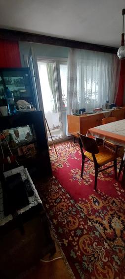 Apartament cu 4 camere semidecomandat, mobilat în Favorit