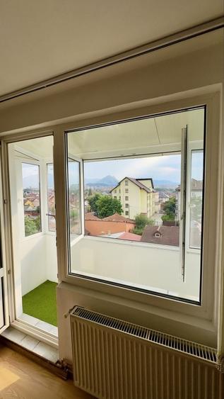 Apartament cu 3 camere decomandat în Noua