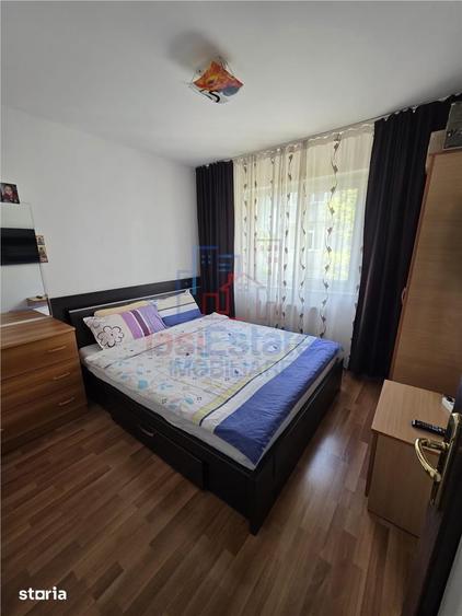 Apartament cu 3 camere semidecomandat, mobilat în Dacia