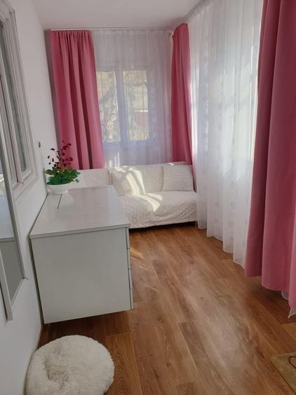 Casă cu 3 camere decomandat în Mustești