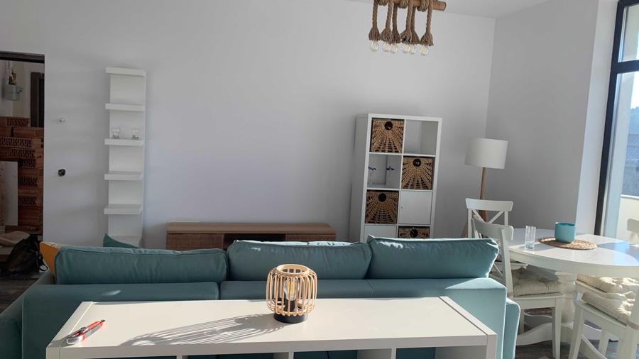 Apartament cu 3 camere semidecomandat în Florești