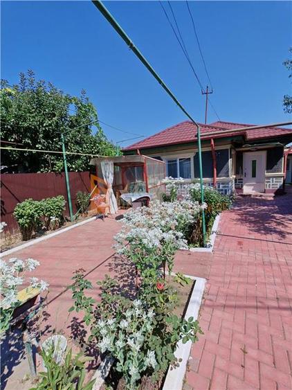 Casă individuală cu 4 camere cu Canalizare în 1 Decembrie