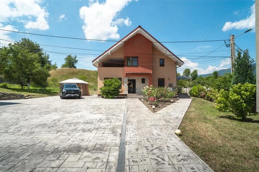 Casă cu Teren 1500 Mp în Vulcan