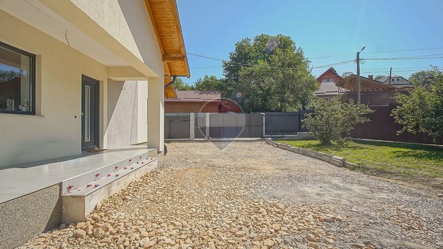 Casă individuală cu 3 camere cu Teren 426 Mp în Tărlungeni