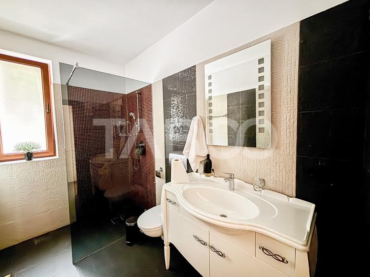 Apartament cu 3 camere semidecomandat, mobilat în Europa